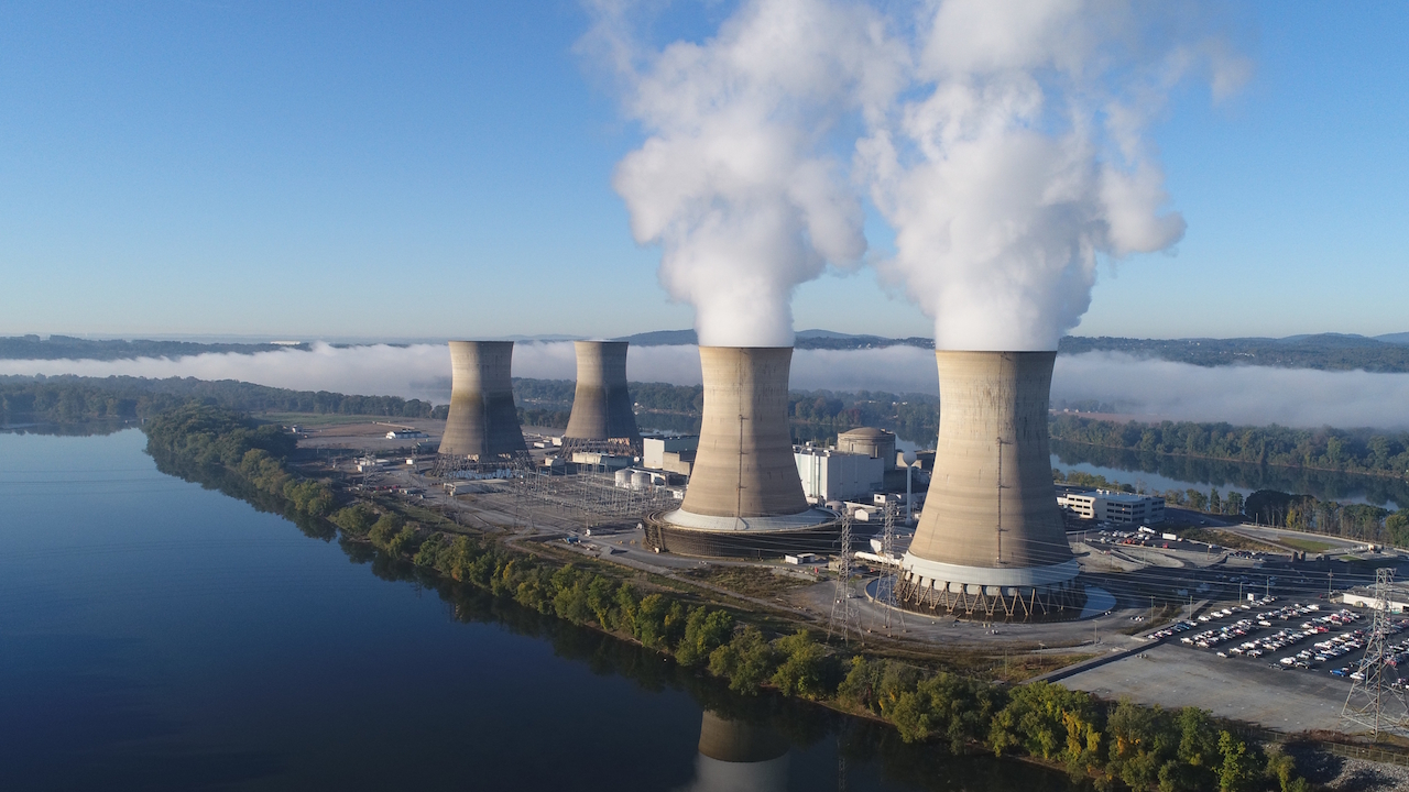 AI’s 2025 Carbon Footprint Rivals New York City, Water Use WinBuzzer