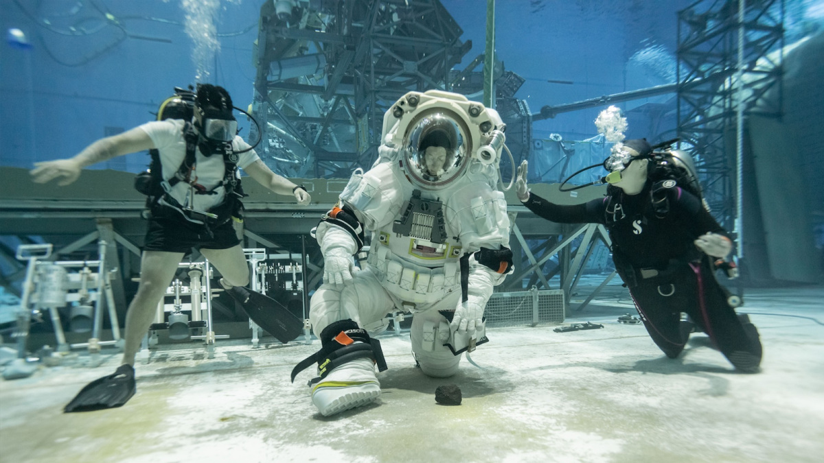 Artemis Spacesuits Have 'a Lot of Flexibility Issues,' Per Former Artemis Spacesuits Have 'a Lot of Flexibility Issues,' Per Former Astronaut