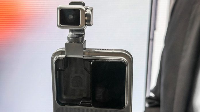 I'm a YouTube Creator and I Need to Try Honor's honor-robot-phone-review-cnet-mwc-2026-1