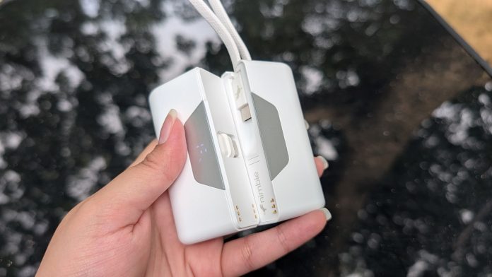 The Nimble SHAREPOWER power bank splits a 10,000mAh battery in Nimble SharePower 10,000mAh power bank